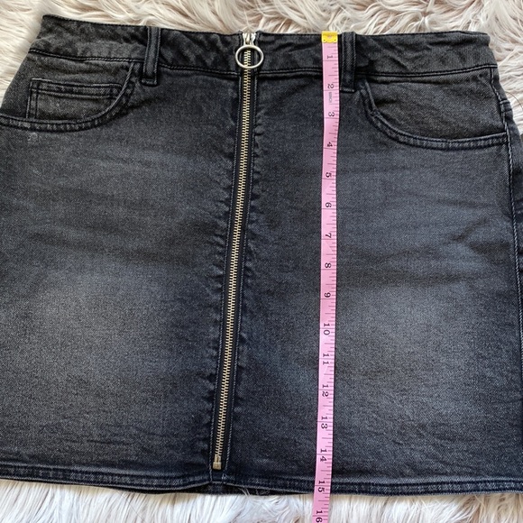 NWT Lulu’s Black Acid Wash Denim Mini Skirt 29 - Picture 6 of 8